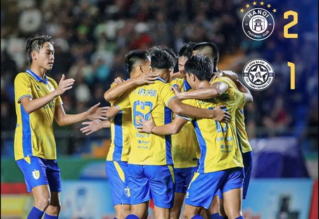 Hình ảnh liên quan đến tin tức về tính an toàn và đáng tin cậy của nền tảng hm88 game bài, thể hiện sự bảo mật dữ liệu và công bằng trong trò chơi, với màu cam, đen.